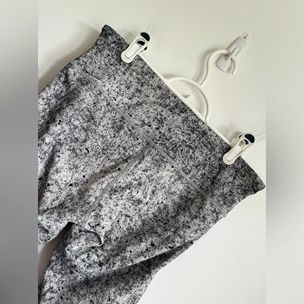 Lululemon Wunder Under Tight Luxtreme 28" - 
Antiqued Alpine White Multi - US 10 - Picture 5 of 7